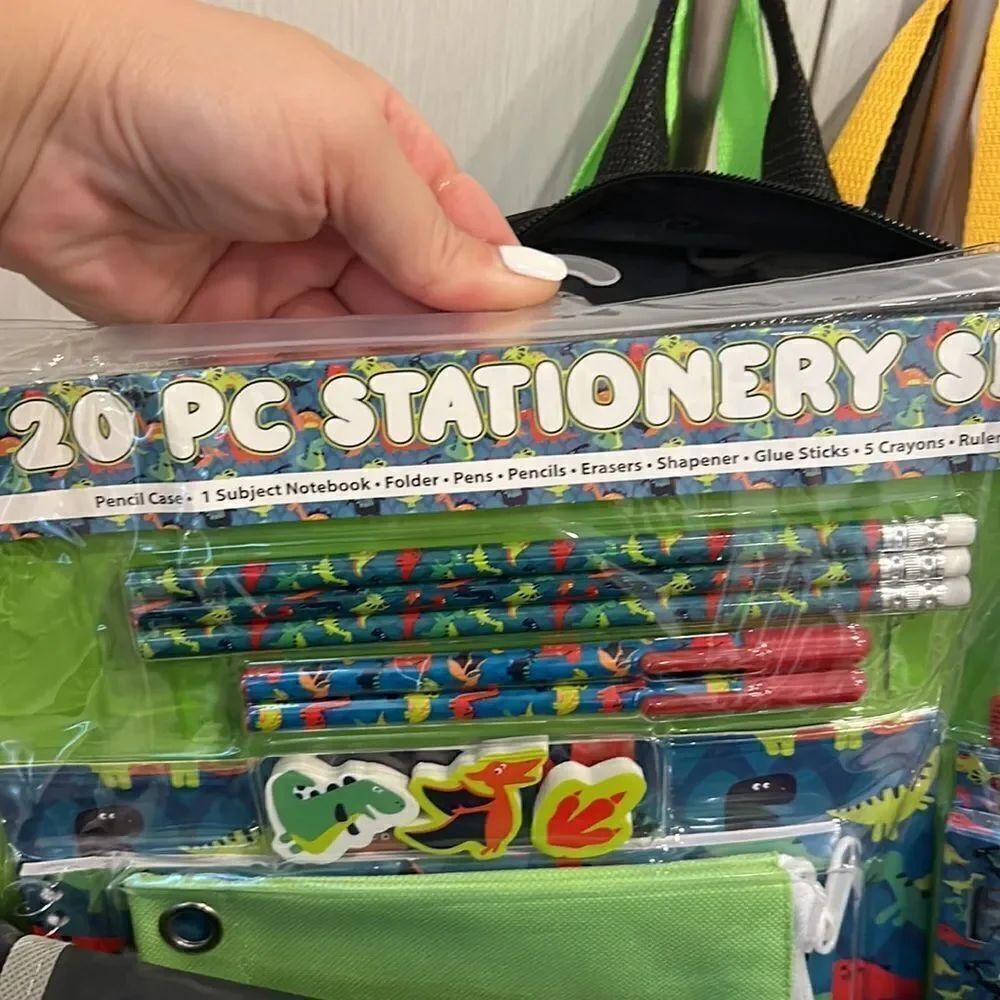 Boy 👦🏼 backpack & supplies - Picture 11 of 13